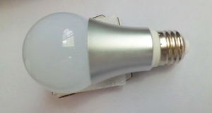 愛(ài)德視5W LED燈泡 護(hù)眼節(jié)能的理想選擇，點(diǎn)亮溫馨生活
